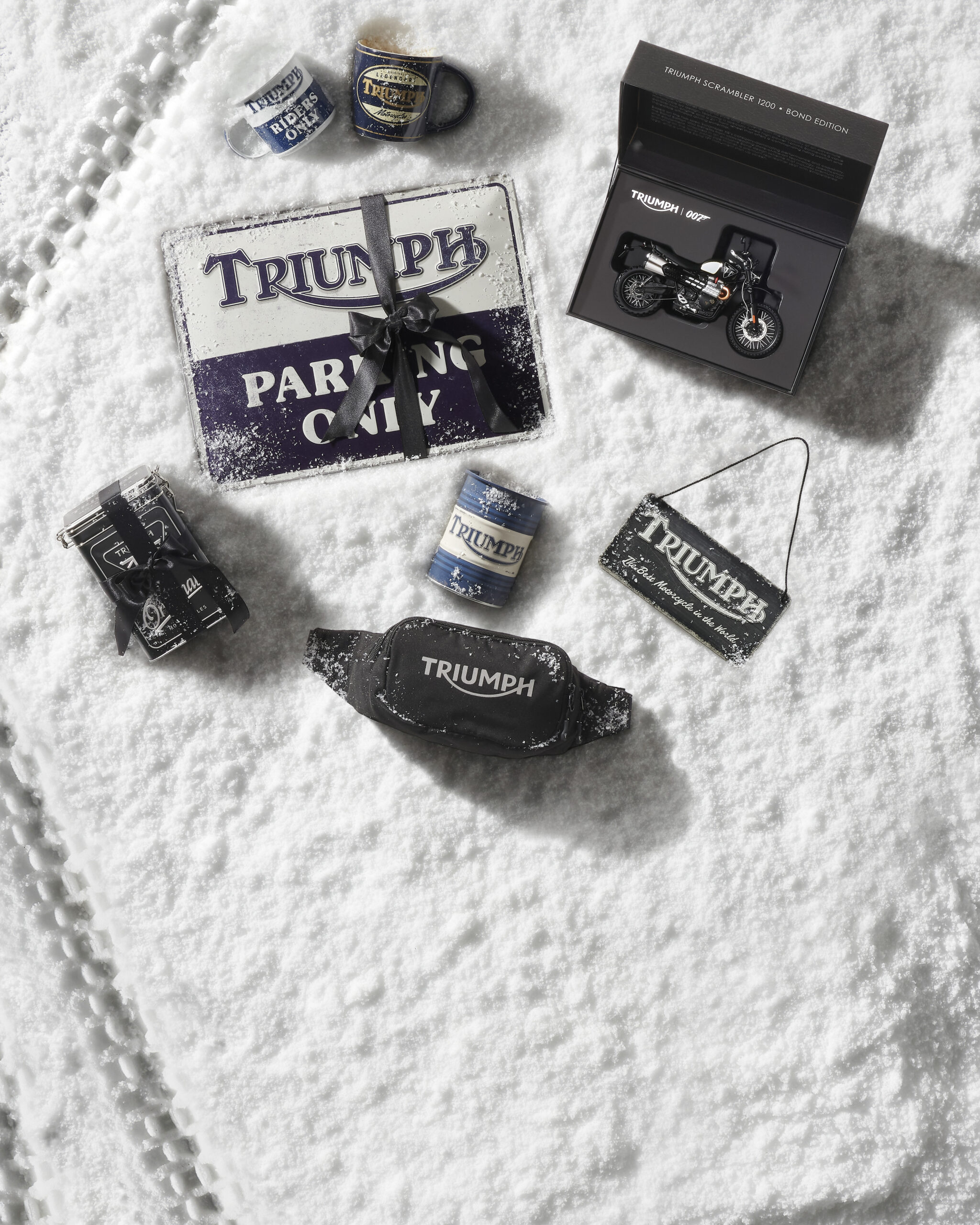 CLO_2024_CHRISTMAS_FLATLAY_HIR